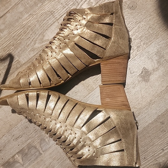 gold open toe/bootie - Picture 3 of 4